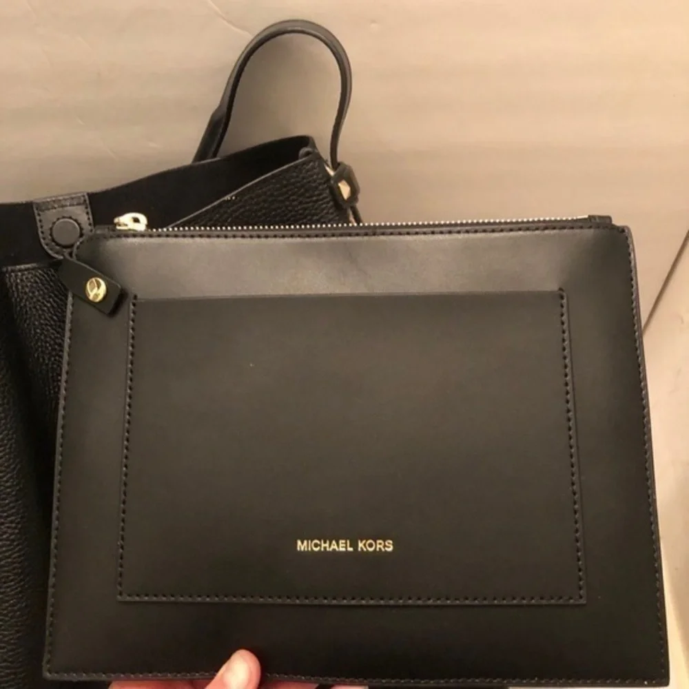 Michael kors black leather tote bag and pouchette